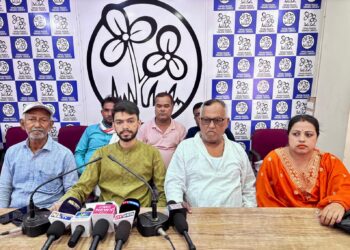 ত্রিপুরায় SIR না থাকলেও গ্রামীণ এলাকায় নথি-হয়রানির অভিযোগ; ২৬ নভেম্বর গান্ধী মূর্তির পাদদেশে দু’ঘণ্টার গণঅবস্থানের ঘোষণায় যুব তৃণমূল।