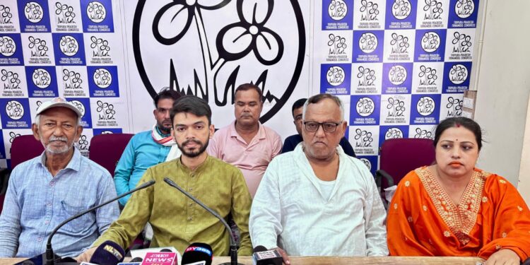 ত্রিপুরায় SIR না থাকলেও গ্রামীণ এলাকায় নথি-হয়রানির অভিযোগ; ২৬ নভেম্বর গান্ধী মূর্তির পাদদেশে দু’ঘণ্টার গণঅবস্থানের ঘোষণায় যুব তৃণমূল।