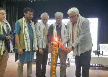 ঋত্বিক ঘটকের জন্মশতবর্ষ উপলক্ষে সুকান্ত একাডেমিতে শুরু হলো চলচ্চিত্র উৎসব। উদ্বোধন করলেন ওড়িশা হাইকোর্টের প্রাক্তন প্রধান বিচারপতি শুভাশিস তলাপাত্র। আগামী ২৩ নভেম্বর পর্যন্ত চলবে আয়োজন।