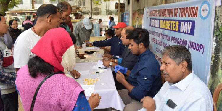 বিশ্ব ডায়াবেটিস দিবস উপলক্ষে ত্রিপুরা হেপাটাইটিস ফাউন্ডেশনের উদ্যোগে আয়োজিত হলো গণ ডায়াবেটিস শনাক্তকরণ কর্মসূচি। স্বাস্থ্য দপ্তর ও হরাধন সঙ্ঘা ক্লাবের সহযোগিতায় বিনামূল্যে রক্তে শর্করা পরীক্ষার ব্যবস্থা করা হয়।