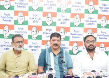 বেকারদের ভবিষ্যৎ নিয়ে সরকার দায়িত্বহীন আচরণ করছে— এমনই তীব্র সমালোচনা করলেন বিধায়ক সুদীপ রায় বর্মন।