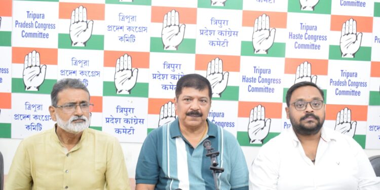 বেকারদের ভবিষ্যৎ নিয়ে সরকার দায়িত্বহীন আচরণ করছে— এমনই তীব্র সমালোচনা করলেন বিধায়ক সুদীপ রায় বর্মন।