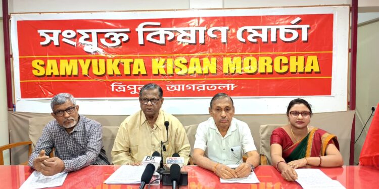 সংযুক্ত কৃষাণ মোর্চার আগরতলা শাখার সাংবাদিক সম্মেলনে কৃষকদের নানা সমস্যা ও দাবি তুলে ধরলেন সংগঠনের নেতৃত্ব। 