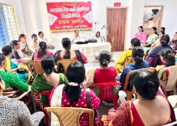 সারা ভারত গণতান্ত্রিক নারী সমিতি পশ্চিম জেলা কমিটির উদ্যোগে ২৫শে নভেম্বর আন্তর্জাতিক নারী নির্যাতন বিরোধী দিবস উপলক্ষে অনুষ্ঠিত হয় একটি গুরুত্বপূর্ণ একদিনের সেমিনার। সমাজে ক্রমবর্ধমান নারী নির্যাতন, তার প্রতিরোধ, আইনি সহায়তা, সামাজিক সচেতনতা এবং নারীর সুরক্ষা নিশ্চিত করার জন্য যৌথ উদ্যোগ—এই সমস্ত বিষয়কে কেন্দ্র করে আলোচনা করেন উপস্থিত অতিথিরা। 