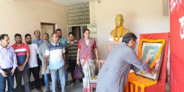 মহান দার্শনিক ফ্রেডরিক এঙ্গেলসের ২০৬তম জন্মদিন উপলক্ষে সিপিআইএম রাজ্য দপ্তরে অনুষ্ঠিত হল স্মরণসভা। তাঁর চিন্তা, দর্শন ও শ্রমিক আন্দোলনের ওপর অবদানের কথা তুলে ধরে নেতৃবৃন্দ জানান— এঙ্গেলস আজও সংগ্রামের পথকে আলোকিত করে রাখেন।