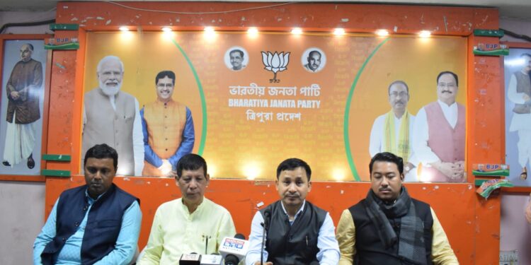 প্রদ্যোত আজ বড় কথা বলেন কারণ বিজেপি আমলে তিনি বেশি সুযোগ পেয়েছেন — রেবতির মন্তব্য।