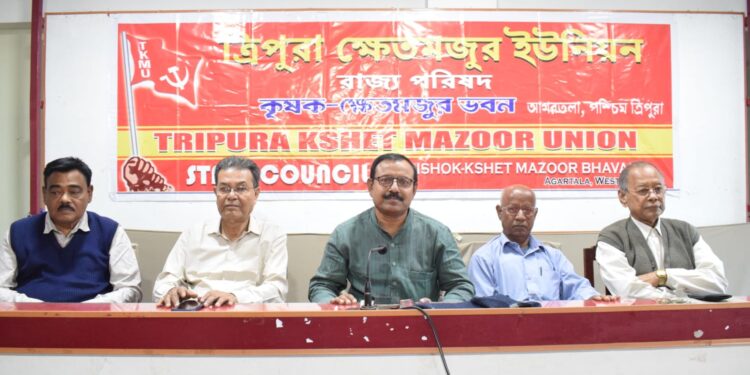 বিভিন্ন শ্রমিক ইস্যু নিয়ে সাংবাদিকদের মুখোমুখি ত্রিপুরা ক্ষেত মজুর ইউনিয়ন।