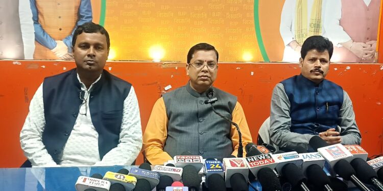 নয়া শ্রম কোড শ্রমিকবান্ধব— বামেদের আপত্তি শুধু রাজনৈতিক জিদ। প্রদেশ বিজেপি দপ্তর থেকে এমনই কটাক্ষ করলেন শ্রম দপ্তরের মন্ত্রী টিঙ্কু রায়।