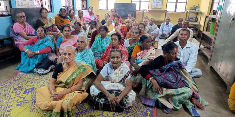 নিয়োগ অনিশ্চয়তায় হতাশ কমিউনিটি হেলথ গাইডরা, কান্নায় ভেঙে পড়লেন অনেকেই।