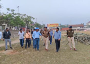 ১২ই ডিসেম্বর স্বামী বিবেকানন্দ ময়দানে অনুষ্ঠিত হতে চলা জুবিন নটিয়াল কনসার্টের আগে আজ প্রস্তুতি পরিদর্শনে নামেন প্রশাসন ও ট্যুরিজম দপ্তরের আধিকারিকরা। নিরাপত্তার স্বার্থে বিভিন্ন সেক্টরে গেট স্থাপনের কথা জানালেন সদর এসডিপিও দেবপ্রসাদ রায়।