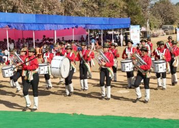 সমগ্র শিক্ষার উদ্যোগে উমাকান্ত ইংলিশ মিডিয়াম স্কুলে আয়োজিত আন্তঃবিদ্যালয় ব্যান্ড প্রতিযোগিতার উদ্বোধন করলেন মুখ্যমন্ত্রী।