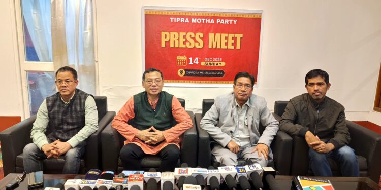 বিজেপি ভয় পেয়ে মিথ্যা তথ্য ছড়াচ্ছে। ২৬ তারিখ ফের এডিসি, ২৮ তারিখ সরকার গঠন—দাবি রাজেশ্বরের।