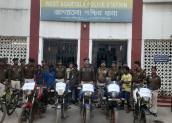 চুরি হওয়া ৫টি বাইক উদ্ধার করল আগরতলা পশ্চিম থানার পুলিশ। অভিযানে গ্রেফতার করা হয়েছে ৪ জন চোর। 