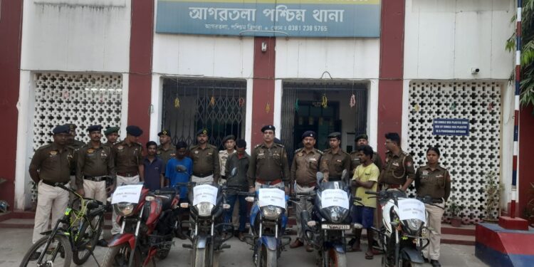 চুরি হওয়া ৫টি বাইক উদ্ধার করল আগরতলা পশ্চিম থানার পুলিশ। অভিযানে গ্রেফতার করা হয়েছে ৪ জন চোর। 