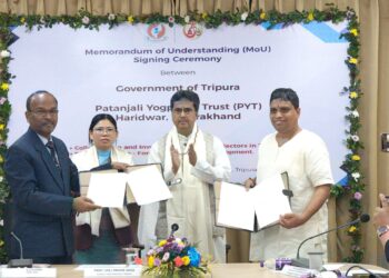 পতঞ্জলি ট্রাস্টের সঙ্গে রাজ্য সরকারের সমঝোতা স্মারক স্বাক্ষর উপলক্ষে আয়োজিত অনুষ্ঠানে মুখ্যমন্ত্রী।