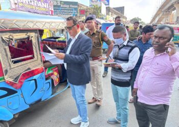 বটতলায় শিব মন্দির সংলগ্ন এলাকায় ইলিগ্যাল পার্কিং বিরোধী বিশেষ অভিযান চালাল এমভিআই। যানজট নিয়ন্ত্রণে কড়াকড়ি ব্যবস্থা।