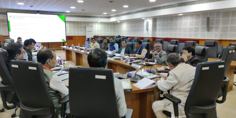 প্রজ্ঞা ভবনে প্রধানমন্ত্রী কৃষি সিঞ্চয়ী যোজনার অগ্রগতি ও বাস্তবায়ন নিয়ে পর্যালোচনা বৈঠক। কৃষিমন্ত্রী রতন লাল নাথ, রাজ্যের আট জেলার প্রতিনিধিদের উপস্থিতিতে কৃষি উন্নয়নের বিভিন্ন দিক নিয়ে আলোচনা।