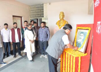 যথাযোগ্য মর্যাদায় সিপি আই এম রাজ্য দপ্তরে স্তালিনের জন্মদিন পালন করা হয়। উপস্থিত ছিলেন বিরোধী দলনেতা জিতেন চৌধুরী সহ অন্যান্যরা