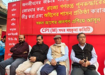 রাজ্যের মানুষ ভালো নেই, এই রাজ্যকে বাঁচাতে হবে। রামনগরে দাঁড়িয়ে শাসক দলের কর্মীদের উদ্দেশে বিজেপি বন্ধুদের এগিয়ে আসার আহ্বান জানালেন বিরোধী দলনেতা জীতেন্দ্র চৌধুরী।