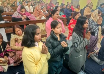 যিশুখ্রিস্টের জন্মদিন উপলক্ষে আগরতলা খয়েরপুরের মরিয়ম নগর চার্চে বিশেষ প্রার্থনার আয়োজন করা হয়। প্রার্থনা শেষে কেক কাটা ও আতশবাজির মাধ্যমে আনন্দঘন পরিবেশে বড়দিন উদযাপন করা হয়।