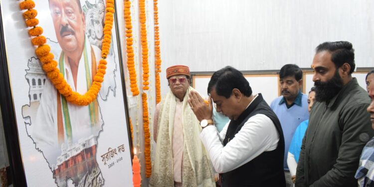 রামনগরের প্রাক্তন বিধায়ক সুরজিৎ দত্তের দ্বিতীয় প্রয়াণ বার্ষিকীতে শনিবার বিজেপি রামনগর মণ্ডল কার্যালয়ে গভীর শ্রদ্ধায় স্মরণ করা হয় তাঁকে।