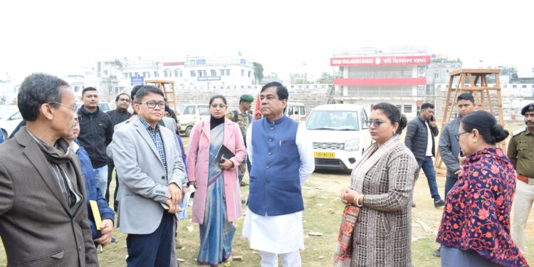 বিবেকানন্দ ময়দানে স্বদেশী মেলার প্রস্তুতি পরিদর্শনে এলেন মেয়র। আয়োজনে কোনও ঘাটতি না থাকে, তা খতিয়ে দেখেন তিনি।