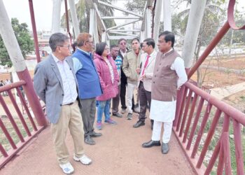 রাজধানীর হাওড়া মার্কেটে অসাধু ব্যবসায়ী ও বেআইনি দখলদারদের কড়া সতর্কবার্তা আগরতলা পুর নিগমের। আজ সংবাদ মাধ্যমে এ কথা জানান মেয়র দীপক মজুমদার।