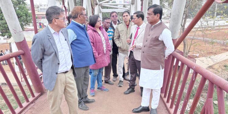 রাজধানীর হাওড়া মার্কেটে অসাধু ব্যবসায়ী ও বেআইনি দখলদারদের কড়া সতর্কবার্তা আগরতলা পুর নিগমের। আজ সংবাদ মাধ্যমে এ কথা জানান মেয়র দীপক মজুমদার।