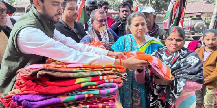 প্রতিষ্ঠা দিবসে মানবিক উদ্যোগ ত্রিপুরা প্রদেশ তৃণমূল কংগ্রেসের। বনমালীপুর এলাকায় গরীব ও দুঃস্থ মানুষের মধ্যে শীতবস্ত্র বিতরণে হাসি উপকারভোগীদের মুখে।