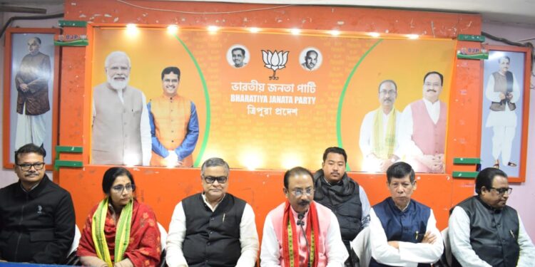 ২০২৬ ইংরেজি নতুন বছরের প্রাক্কালে রাজ্যবাসীকে শুভেচ্ছা ও অভিনন্দন জানালেন বিজেপি রাজ্য সভাপতি রাজীব ভট্টাচার্যী।