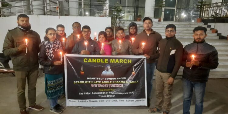 এমবিএ পড়ুয়া এঞ্জেল চাকমা হত্যাকাণ্ডের ঘটনায় ন্যায়বিচারের দাবিতে প্রতিবাদে নামল ইন্ডিয়ান অ্যাসোসিয়েশন অফ ফিজিওথেরাপিস্টস-এর রাজ্য শাখা।