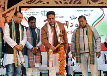 আজ সন্ধ্যায় হাপানিয়ার আন্তর্জাতিক মেলা প্রাঙ্গনে জাঁকজমকপূর্ণ অনুষ্ঠানের মধ্য দিয়ে উদ্বোধন হল ৪৪তম আগরতলা বই মেলা। মুখ্যমন্ত্রী ডাঃ মানিক সাহা মেলার আনুষ্ঠানিক উদ্বোধন করেন।