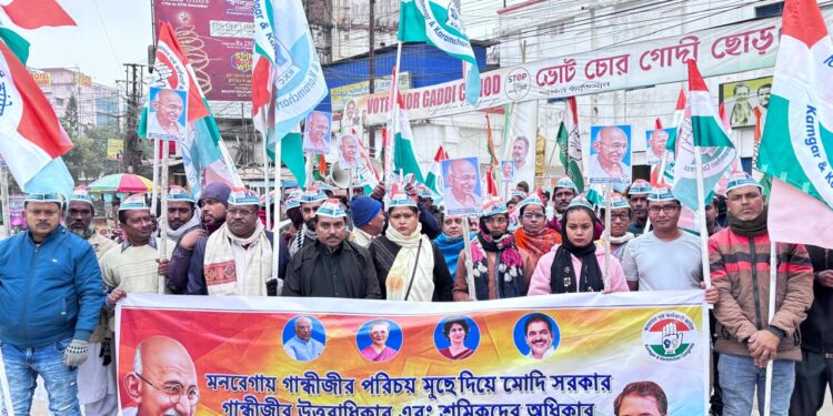 রেগা প্রকল্পের নাম পরিবর্তনের প্রতিবাদে রাজধানী আগরতলায় বিক্ষোভ মিছিল সংগঠিত করল অসংগঠিত শ্রমিক কংগ্রেস।