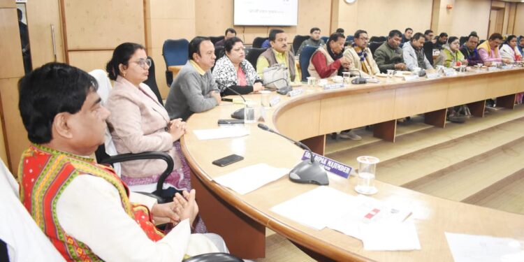 আগরতলায় আসন্ন ৩ দিনের স্বদেশী মেলাকে সফল করতে তৎপর পুর নিগম। আজ নিগমের কনফারেন্স হলে মেয়র দীপক মজুমদারের উপস্থিতিতে কর্পোরেটর ও আধিকারিকদের নিয়ে প্রস্তুতি ও ব্যবস্থাপনা নিয়ে বিস্তারিত পর্যালোচনা বৈঠক অনুষ্ঠিত হয়।