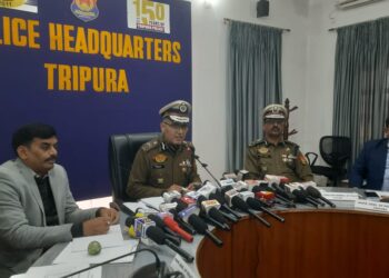 সাংবাদিক সম্মেলনে বক্তব্য রাখছেন রাজ্য পুলিশের মহানির্দেশক আইপিএস অনুরাগ।