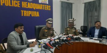 সাংবাদিক সম্মেলনে বক্তব্য রাখছেন রাজ্য পুলিশের মহানির্দেশক আইপিএস অনুরাগ।