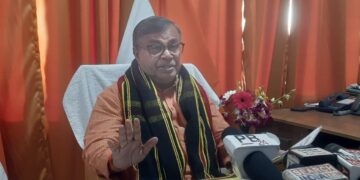 সাংবাদিক সম্মেলনে বিভিন্ন বিষয় নিয়ে বক্তব্য রাখলেন মন্ত্রী রতন লাল নাথ।