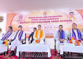 শিক্ষার পরিকাঠামো উন্নয়নে রাজ্য সরকারের অঙ্গীকার—বাপুজি বিদ্যামন্দিরে নতুন ভবন নির্মাণের ভূমিপূজা ও শিলান্যাস অনুষ্ঠানে উপস্থিত মুখ্যমন্ত্রী।