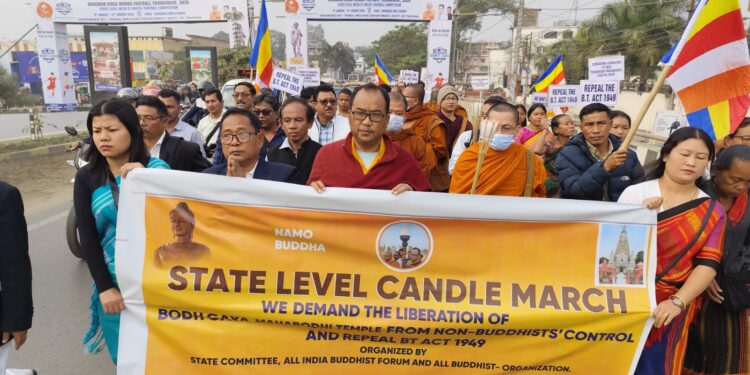 ধর্মীয় অধিকার ও ঐতিহ্য রক্ষার দাবিতে বেণুবন বুদ্ধ বিহার থেকে রাজ্য স্তরের মোমবাতি মিছিল অনুষ্ঠিত হয়। বৌদ্ধ ভিক্ষু, সম্প্রদায়ের নেতা ও বিভিন্ন বৌদ্ধ সংগঠনের সদস্যরা মোমবাতি, বৌদ্ধ পতাকা ও প্ল্যাকার্ড হাতে অংশগ্রহণ করেন। বোধগয়া মহাবোধি মন্দিরকে বৌদ্ধবিহীন নিয়ন্ত্রণ থেকে মুক্ত করা ও ১৯৪৯ সালের বোধগয়া মন্দির (বিটি) আইন বাতিলের দাবিতে এই শান্তিপূর্ণ কর্মসূচির আয়োজন করে অল ইন্ডিয়া বৌদ্ধ ফোরামের রাজ্য কমিটি ও সহযোগী সংগঠনগুলি।