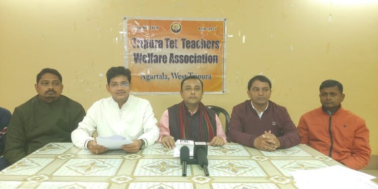 রাজ্যে স্থির বেতন ব্যবস্থার অবসানকে স্বাগত জানিয়ে খুশি ব্যক্ত করল ত্রিপুরা টেট টিচার ওয়েলফেয়ার অ্যাসোসিয়েশন। আজ আগরতলায় সাংবাদিক সম্মেলনের মাধ্যমে সংগঠনের কর্মকর্তারা তাঁদের প্রতিক্রিয়া ও মতামত তুলে ধরেন।
