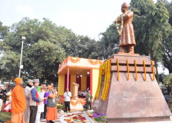 স্বামী বিবেকানন্দের জন্মদিন উপলক্ষে রাজধানীর শিশু উদ্যানে জাতীয় যুব দিবস পালন। অনুষ্ঠানে প্রধান অতিথি হিসেবে উপস্থিত ছিলেন আগরতলা পুর নিগমের মেয়র ও ৭-রামনগরের বিধায়ক দীপক মজুমদার। অনুষ্ঠানে উপস্থিত ছিলেন বিবেকনগর রামকৃষ্ণ মঠ ও মিশনের অধ্যক্ষ স্বামী শুভকানন্দজি মহারাজ সহ অন্যান্য অতিথিবৃন্দ।