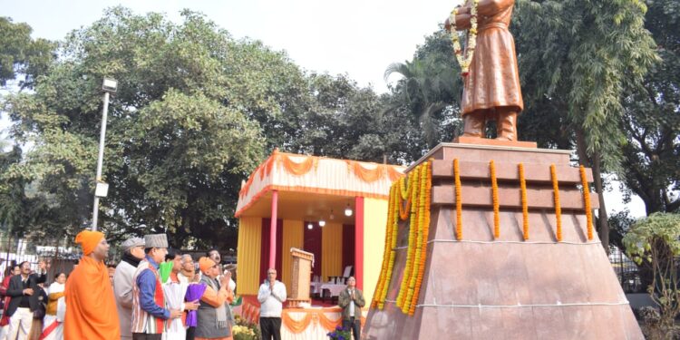 স্বামী বিবেকানন্দের জন্মদিন উপলক্ষে রাজধানীর শিশু উদ্যানে জাতীয় যুব দিবস পালন। অনুষ্ঠানে প্রধান অতিথি হিসেবে উপস্থিত ছিলেন আগরতলা পুর নিগমের মেয়র ও ৭-রামনগরের বিধায়ক দীপক মজুমদার। অনুষ্ঠানে উপস্থিত ছিলেন বিবেকনগর রামকৃষ্ণ মঠ ও মিশনের অধ্যক্ষ স্বামী শুভকানন্দজি মহারাজ সহ অন্যান্য অতিথিবৃন্দ।