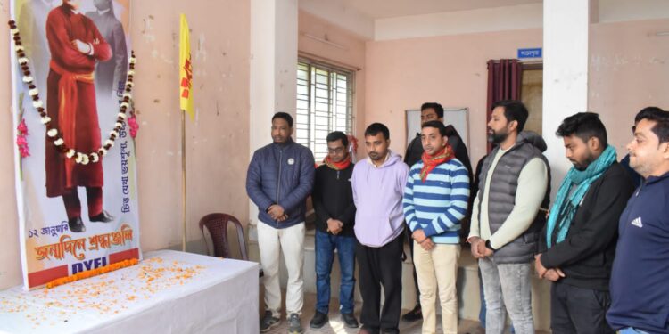 স্বামী বিবেকানন্দের জন্মবার্ষিকী উপলক্ষে DYFI-র উদ্যোগে ১২ই জানুয়ারি জাতীয় যুব দিবস পালন। ছাত্র যুব ভবনে স্বামীজির প্রতিকৃতিতে পুষ্পার্ঘ্য অর্পণ করে শ্রদ্ধা জানান যুব নেতৃত্বরা। যুবসমাজকে স্বামী বিবেকানন্দের আদর্শে দেশ গঠনে এগিয়ে আসার আহ্বান জানানো হয়।