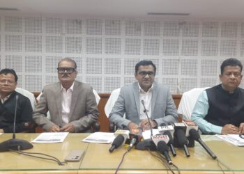 ফের নিপা ভাইরাসের আতঙ্ক! কেরল ও পশ্চিমবঙ্গে বিক্ষিপ্ত সংক্রমণের খবর সামনে আসতেই সতর্ক কেন্দ্র। পরিস্থিতি মোকাবিলায় আজ জরুরি বৈঠকে বসেছে জাতীয় স্বাস্থ্য মিশনের রাজ্য শাখা।