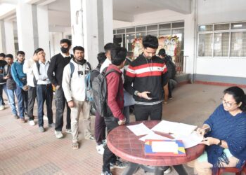 ভারত সরকারের ন্যাশনাল কেরিয়ার সার্ভিস প্রকল্পের আওতায় রাজ্যের মডেল কেরিয়ার সেন্টার ও ডিস্ট্রিক্ট এমপ্লয়মেন্ট এক্সচেঞ্জ, আগরতলার উদ্যোগে শনিবার আগরতলার শ্রম ভবন প্রাঙ্গণে একদিনের জব ফেয়ারের আয়োজন করা হয়।