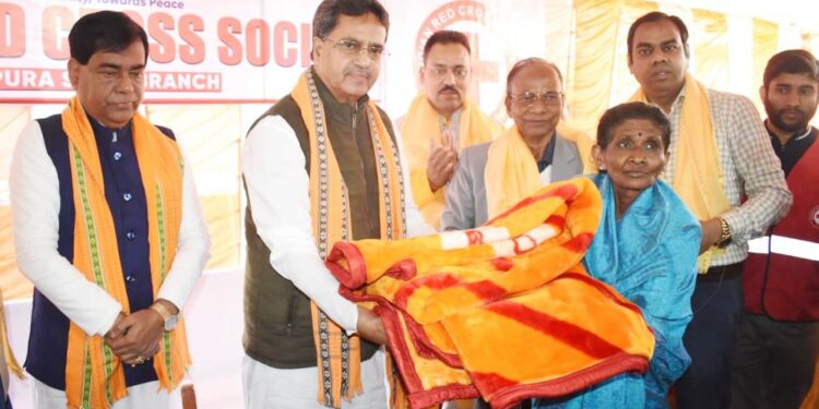 রাজ্যে একসময় রেড ক্রস সোসাইটির অস্তিত্ব খুঁজে পাওয়াই কঠিন ছিল। তবে বর্তমানে সমাজকল্যাণমূলক বিভিন্ন কর্মকাণ্ডের মাধ্যমে রেড ক্রস সোসাইটি অনেক বেশি সক্রিয় ভূমিকা পালন করছে—এমনটাই মন্তব্য করেন মুখ্যমন্ত্রী ডাঃ মানিক সাহা।