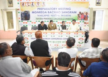 ভি রামজি প্রকল্প বাতিল ও এমজিএন রেগা পুনর্বহালের দাবিতে আন্দোলন কর্মসূচি নিয়ে প্রদেশ কংগ্রেস ভবনে বৈঠক করেন প্রদেশ সভাপতি আশীষ কুমার সাহা, উপস্থিত ছিলেন বিধায়ক সুদীপ রায় বর্মন ও প্রাক্তন সভাপতি পীযুষ বিশ্বাস।