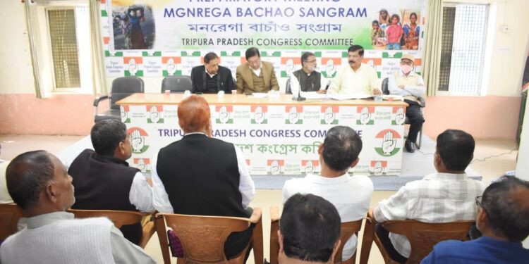 ভি রামজি প্রকল্প বাতিল ও এমজিএন রেগা পুনর্বহালের দাবিতে আন্দোলন কর্মসূচি নিয়ে প্রদেশ কংগ্রেস ভবনে বৈঠক করেন প্রদেশ সভাপতি আশীষ কুমার সাহা, উপস্থিত ছিলেন বিধায়ক সুদীপ রায় বর্মন ও প্রাক্তন সভাপতি পীযুষ বিশ্বাস।