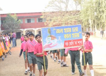২৩শে জানুয়ারি উপলক্ষে রাজধানীর নেতাজী সুভাষ বিদ্যানিকেতনে ছাত্র-ছাত্রীদের প্রস্তুতি তুঙ্গে। একই দিনে সরস্বতী পুজোর আয়োজন থাকায় বিদ্যালয়ে চলছে ব্যস্ততা। গোটা বিষয় নিয়ে সংবাদ মাধ্যমের মুখোমুখি হয়ে বিস্তারিত তথ্য তুলে ধরেন স্কুলের প্রধান শিক্ষিকা।