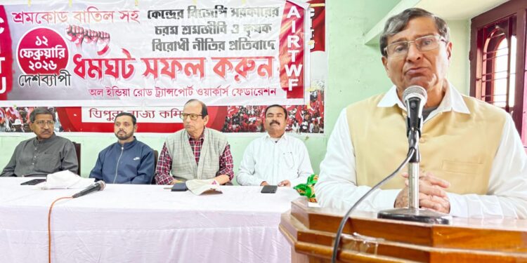 ১২ই ফেব্রুয়ারির ধর্মঘটের সমর্থনে সংগঠিত পরিবহন শ্রমিকরা। শ্রমজীবী মানুষের ওপর রাজ্য সরকারের বর্বর নীতির প্রতিবাদে সিআইটিইউ অফিসে অনুষ্ঠিত কনভেনশন থেকে আন্দোলন আরও জোরদার করার আহ্বান জানানো হয়।